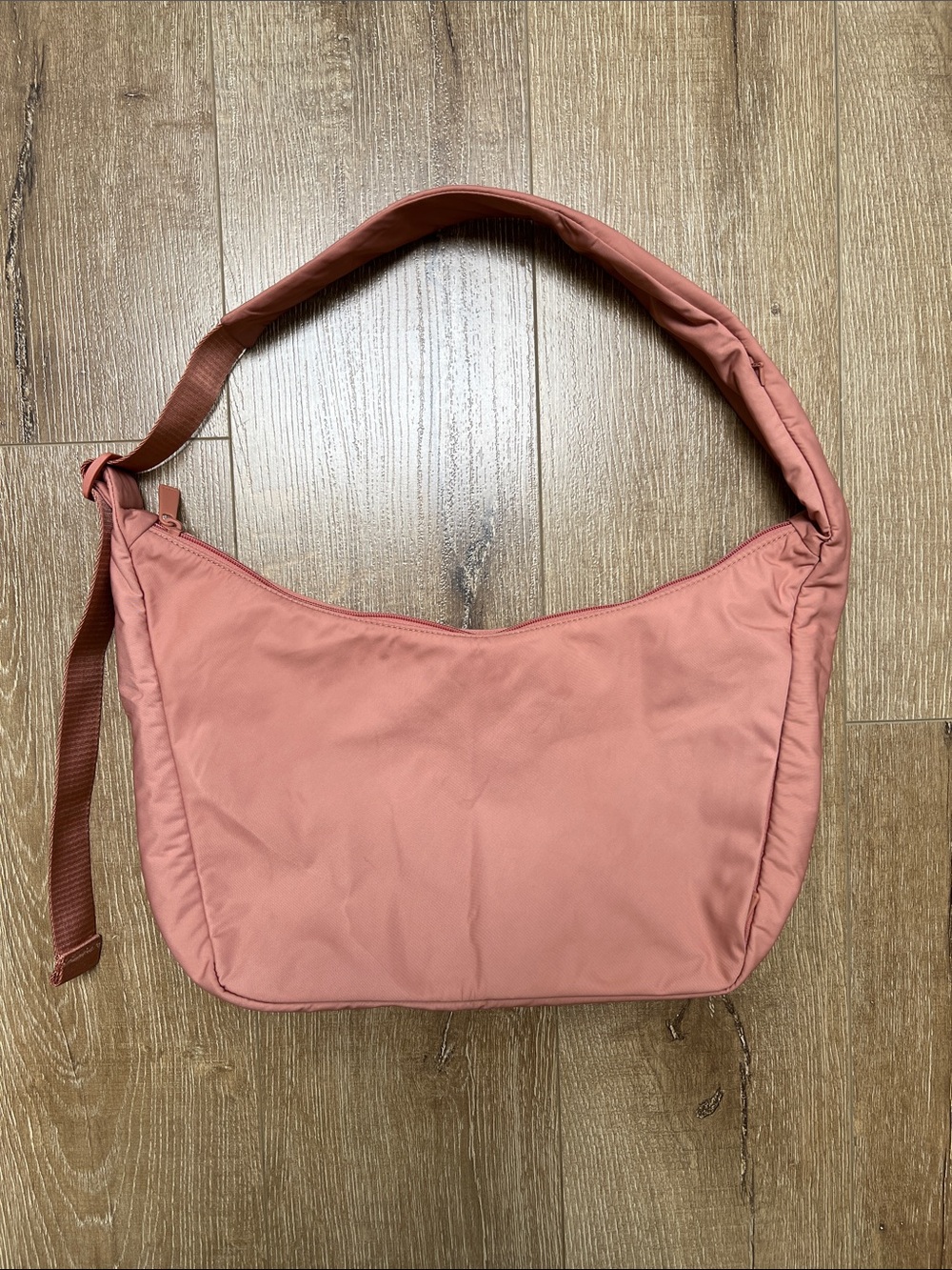 Away travel Featherlight crossbody in clay pink (medium)